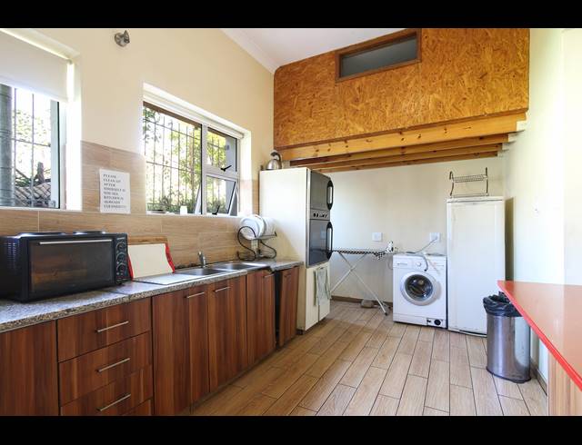 7 BEDROOM HOUSE FOR SALE IN WALMER ESTATE